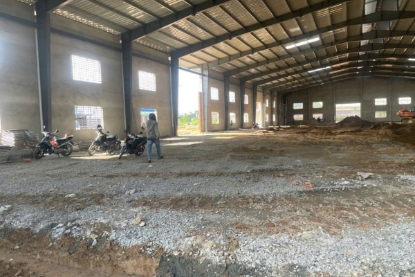 Diện tích xưởng 3330 m2 - Gía 4,5 USD/M2