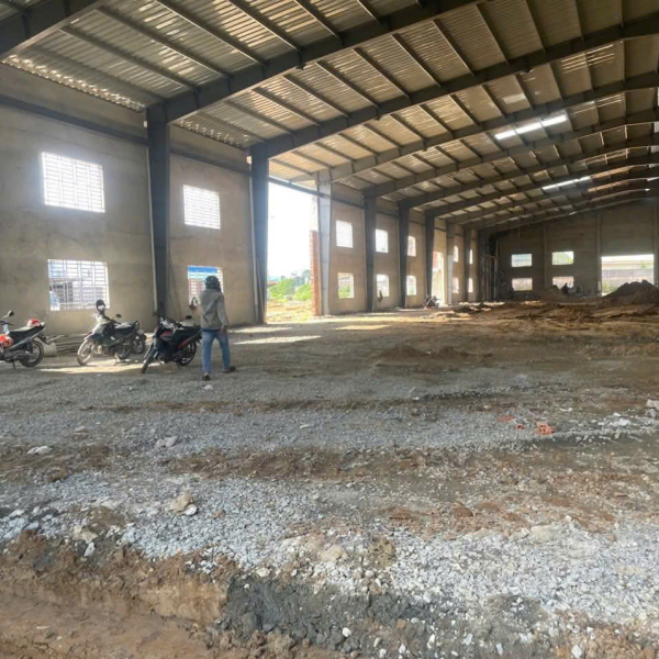 Diện tích xưởng 3330 m2 - Gía 4,5 USD/M2
